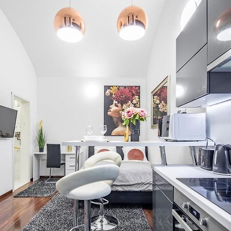 Melody Meadow Apartment บูดาเปสต์ ภายนอก รูปภาพ