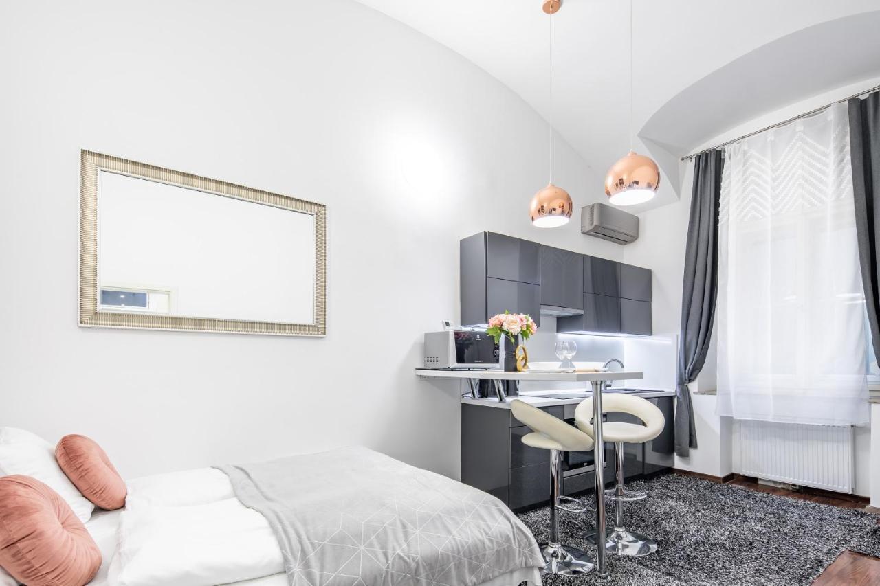 Melody Meadow Apartment บูดาเปสต์ ภายนอก รูปภาพ